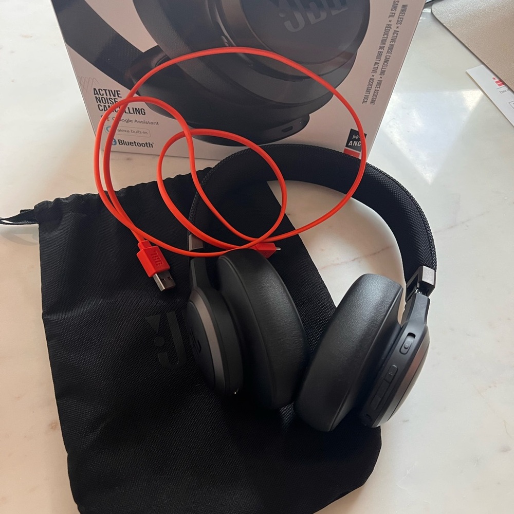 Like New. JBL Live 650BTNC Wireless active noise canceling ANC Headphones - Picture 4 of 4